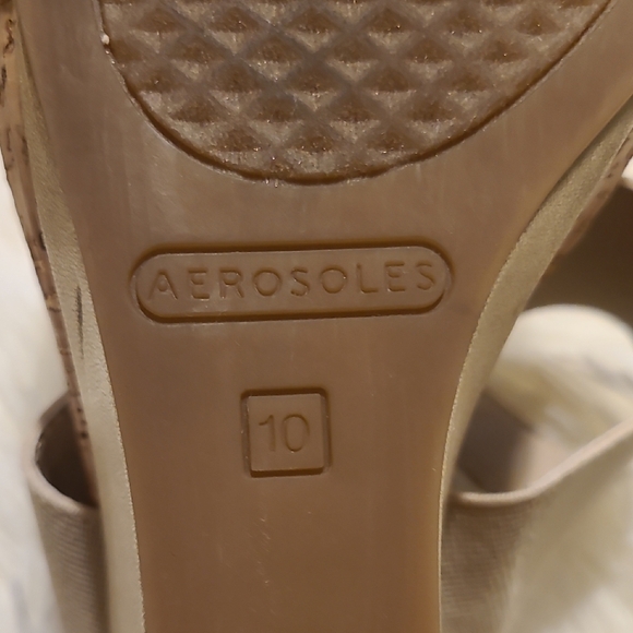 AEROSOLES Women's Gold and Tan Wedge 4" Sandals - Size 10M - Picture 10 of 12